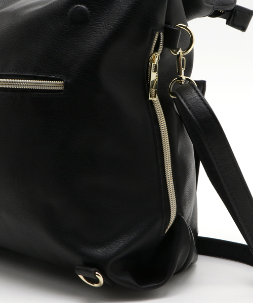 LBC（エルビーシー）の「ベーシック合皮2WAYリュック（バックパック/リュック・レディース・ライトブラウン/ネイビー/ブラック/ベージュ・ONE SIZE）」の15枚目の写真