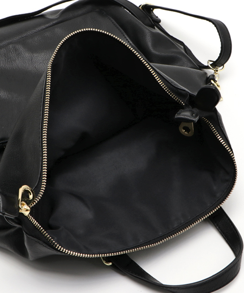 LBC（エルビーシー）の「ベーシック合皮2WAYリュック（バックパック/リュック・レディース・ライトブラウン/ネイビー/ブラック/ベージュ・ONE SIZE）」の6枚目の写真