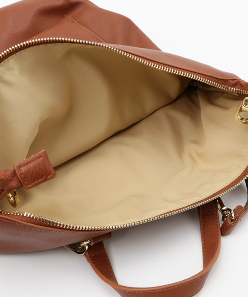LBC（エルビーシー）の「ベーシック合皮2WAYリュック（バックパック/リュック・レディース・ライトブラウン/ネイビー/ブラック/ベージュ・ONE SIZE）」の9枚目の写真