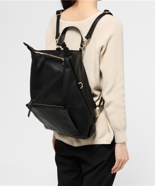 LBC（エルビーシー）の「ベーシック合皮2WAYリュック（バックパック/リュック・レディース・ライトブラウン/ネイビー/ブラック/ベージュ・ONE SIZE）」の10枚目の写真