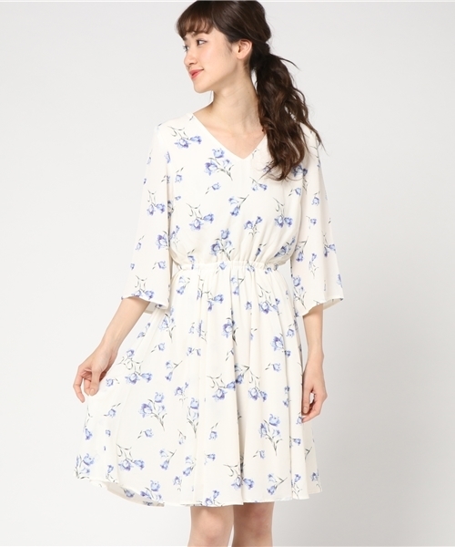 Honeys(ハニーズ)の「花柄ワンピース(ワンピース・レディース・ブラック系その他/ブルー系その他/ホワイト系その他・M/L)」の2枚目の写真