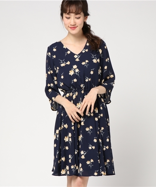 Honeys(ハニーズ)の「花柄ワンピース(ワンピース・レディース・ブラック系その他/ブルー系その他/ホワイト系その他・M/L)」の3枚目の写真