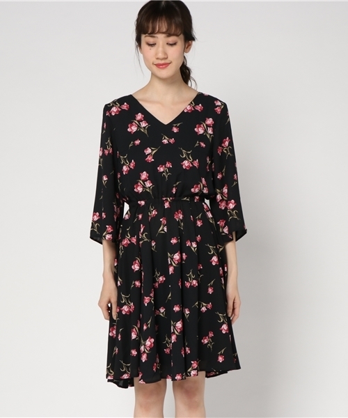 Honeys(ハニーズ)の「花柄ワンピース(ワンピース・レディース・ブラック系その他/ブルー系その他/ホワイト系その他・M/L)」の4枚目の写真