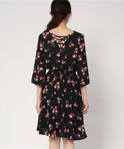 Honeys(ハニーズ)の「花柄ワンピース(ワンピース・レディース・ブラック系その他/ブルー系その他/ホワイト系その他・M/L)」の6枚目の写真