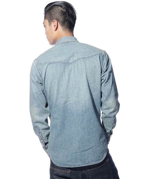 AMERICAN RAG CIE(アメリカンラグシー)の「WRANGLER別注デニムシャツ(107-WRA-#S9095-456)(シャツ/ブラウス・メンズ・インディゴブルー・SMALL/MEDIUM/LARGE)」の3枚目の写真