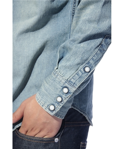 AMERICAN RAG CIE(アメリカンラグシー)の「WRANGLER別注デニムシャツ(107-WRA-#S9095-456)(シャツ/ブラウス・メンズ・インディゴブルー・SMALL/MEDIUM/LARGE)」の5枚目の写真