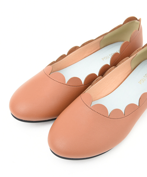 POU DOU DOU（プードゥドゥ）の「スカラップフラットシューズ（パンプス・レディース・グレー/ブラック/ブラウン・4/3）」の6枚目の写真