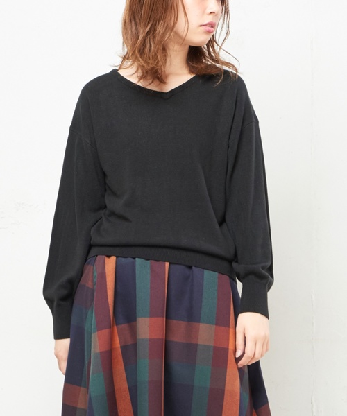 natural couture（ナチュラルクチュール）の「カシミアタッチVネック（ニット/セーター・レディース・ブラック/ベージュ/サックスブルー/ピンク/イエロー/アイボリー/ボルドー/ブルー・FREE）」の3枚目の写真