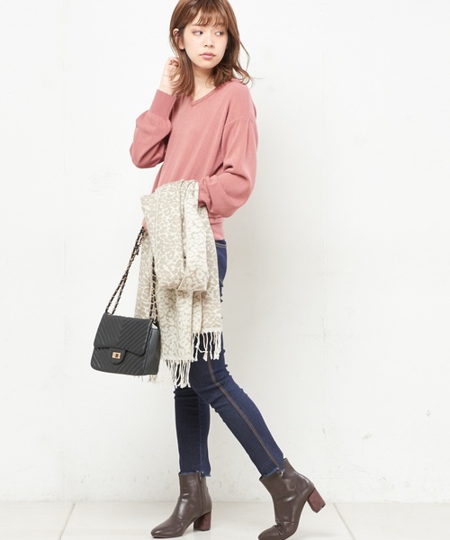 natural couture（ナチュラルクチュール）の「カシミアタッチVネック（ニット/セーター・レディース・ブラック/ベージュ/サックスブルー/ピンク/イエロー/アイボリー/ボルドー/ブルー・FREE）」の11枚目の写真