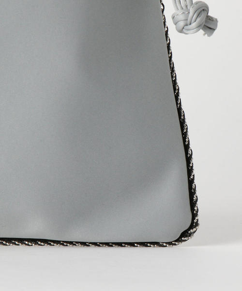 BEAUTY&YOUTH UNITED ARROWS(ビューティーアンドユースユナイテッドアローズ)の「BY DRESS ボールチェーン フレームドローストリングバッグ -2WAY-(ショルダーバッグ・レディース・ブラック/シルバー・FREE)」の6枚目の写真