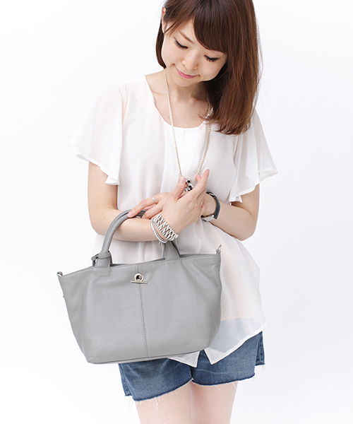 NANO universe（ナノユニバース）の「トート2wayショルダーバッグ（ショルダーバッグ・レディース・ブラック/グレー/オフホワイト/レッド・FREE）」の3枚目の写真