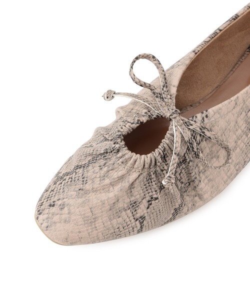 ROPE' PICNIC（ロペピクニック）の「ギャザーリボンソフトフラットシューズ（パンプス・レディース・ブラウン系その他3/グレー系その他/ブラック・36/37/38/39）」の6枚目の写真