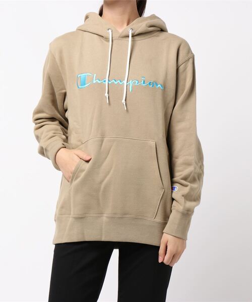 Champion(チャンピオン)の「【Champion】スクリプトスウェットパーカー(パーカー・レディース・ベージュ/グレー/オリーブ/ブラウン・M/L)」の4枚目の写真