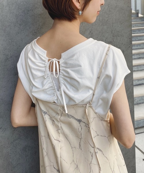 mysty woman(ミスティウーマン)の「バックホールギャザープルオーバー 944564(Tシャツ/カットソー・レディース・オフホワイト/ブラック/ライトオレンジ系・FREE)」の2枚目の写真