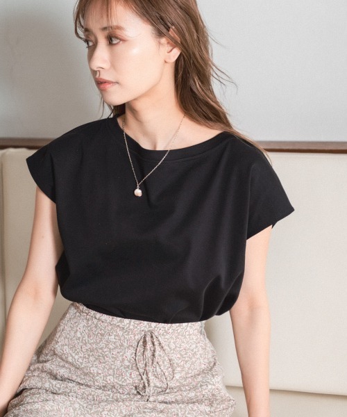 mysty woman(ミスティウーマン)の「バックホールギャザープルオーバー 944564(Tシャツ/カットソー・レディース・オフホワイト/ブラック/ライトオレンジ系・FREE)」の1枚目の写真