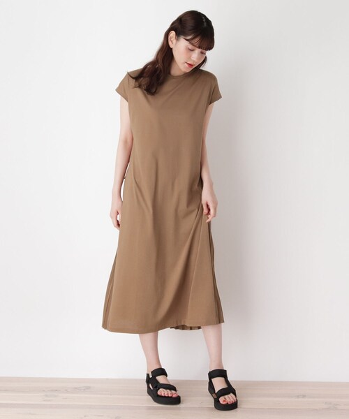 pink adobe（ピンクアドベ）の「◆【M-LL/2WAY】シルケットプリーツ使いワンピース（ワンピース・レディース・ブラウン系/ブルー/ブラック/カーキ・40/38/42）」の3枚目の写真