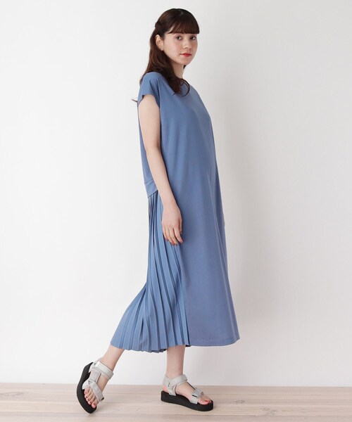 pink adobe（ピンクアドベ）の「◆【M-LL/2WAY】シルケットプリーツ使いワンピース（ワンピース・レディース・ブラウン系/ブルー/ブラック/カーキ・40/38/42）」の4枚目の写真