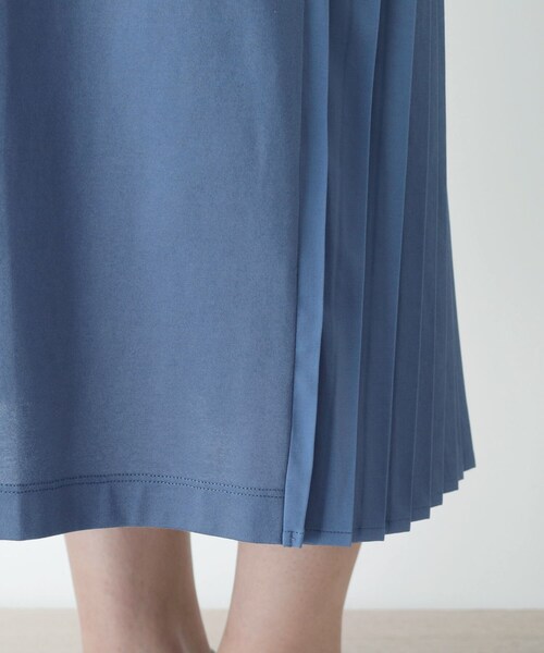 pink adobe（ピンクアドベ）の「◆【M-LL/2WAY】シルケットプリーツ使いワンピース（ワンピース・レディース・ブラウン系/ブルー/ブラック/カーキ・40/38/42）」の6枚目の写真