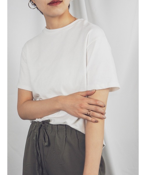 QuON(クオン)の「ベロアタッチベーシックTシャツ(Tシャツ/カットソー・レディース・ホワイト/チャコールグレー/ブラック/ネイビー/ピンク・FREE)」の2枚目の写真