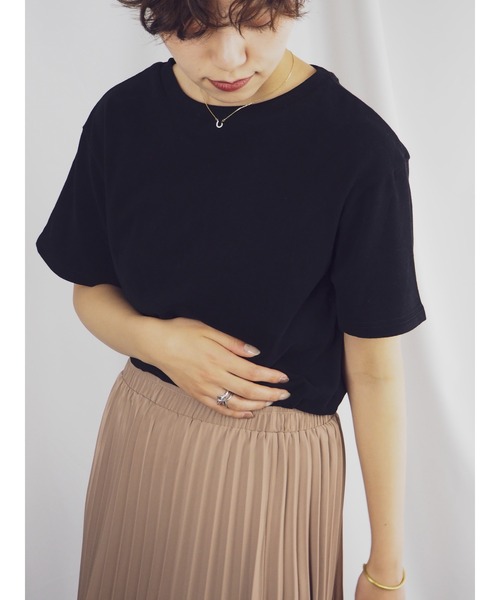 QuON(クオン)の「ベロアタッチベーシックTシャツ(Tシャツ/カットソー・レディース・ホワイト/チャコールグレー/ブラック/ネイビー/ピンク・FREE)」の3枚目の写真