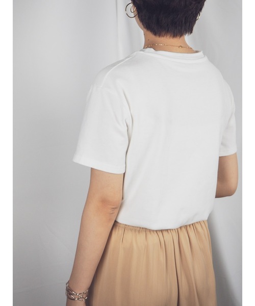 QuON(クオン)の「ベロアタッチベーシックTシャツ(Tシャツ/カットソー・レディース・ホワイト/チャコールグレー/ブラック/ネイビー/ピンク・FREE)」の11枚目の写真