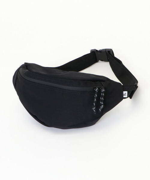 LBC(エルビーシー)の「撥水ボディバッグM(ボディバッグ/ウエストポーチ・レディース・ブラック/オリーブ/ベージュ・FREE)」の2枚目の写真