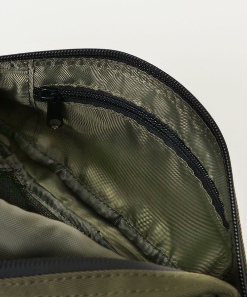 LBC(エルビーシー)の「撥水ボディバッグM(ボディバッグ/ウエストポーチ・レディース・ブラック/オリーブ/ベージュ・FREE)」の8枚目の写真