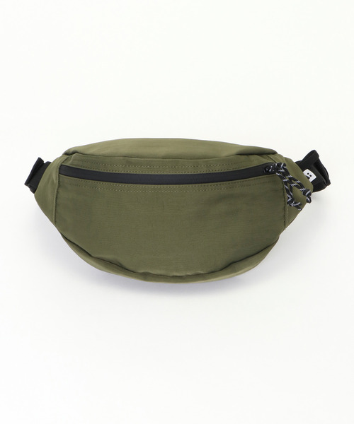 LBC(エルビーシー)の「撥水ボディバッグM(ボディバッグ/ウエストポーチ・レディース・ブラック/オリーブ/ベージュ・FREE)」の6枚目の写真