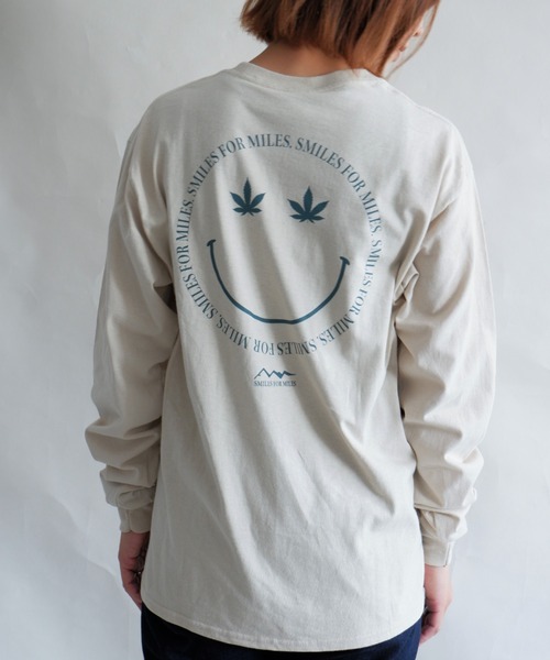 MANASTASH（マナスタッシュ）の「MANASTASH/マナスタッシュ　W's LEAF SMILE L/S TEE　ウィメンズ　リーフスマイル　ロンＴ（Tシャツ/カットソー・レディース・サンドベージュ/ブラック/ホワイト・MEDIUM）」の3枚目の写真