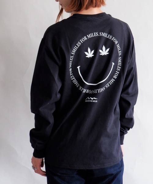 MANASTASH（マナスタッシュ）の「MANASTASH/マナスタッシュ　W's LEAF SMILE L/S TEE　ウィメンズ　リーフスマイル　ロンＴ（Tシャツ/カットソー・レディース・サンドベージュ/ブラック/ホワイト・MEDIUM）」の2枚目の写真