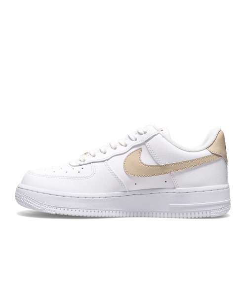 NIKE(ナイキ)の「NIKE WMNS AIR FORCE 1 '07 ESS / ナイキ ウィメンズ エア フォース 1 '07 ESS 【SP】(スニーカー・レディース・ホワイト・23.5cm/23.0cm/24.0cm/24.5cm/25.0cm/25.5cm/26.0cm/26.5cm/27.0cm/27.5cm/28.0cm/28.5cm)」の6枚目の写真