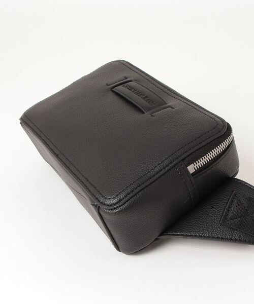 Calvin Klein Jeans Accessory（カルバン・クラインジーンズアクセサリー）の「MICRO PEBBLE ウエスト バッグ（ボディバッグ/ウエストポーチ・メンズ・ブラック・FREE）」の2枚目の写真