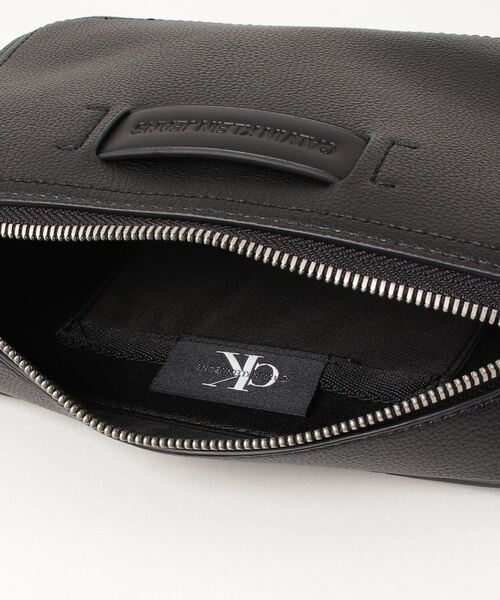 Calvin Klein Jeans Accessory（カルバン・クラインジーンズアクセサリー）の「MICRO PEBBLE ウエスト バッグ（ボディバッグ/ウエストポーチ・メンズ・ブラック・FREE）」の5枚目の写真