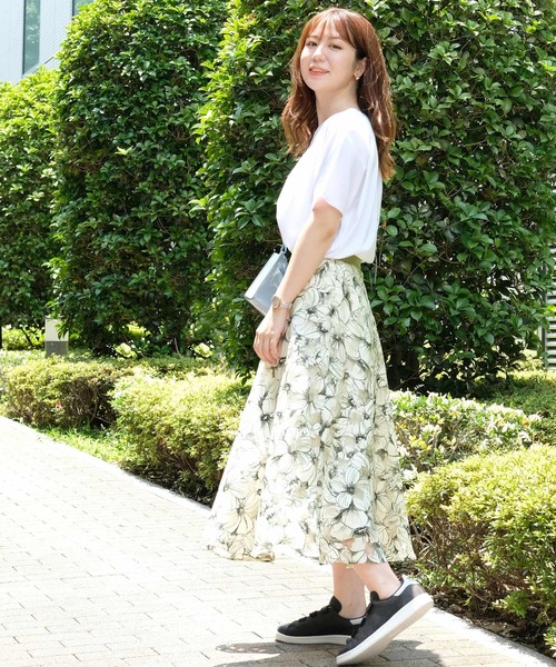 ストロベリーフィールズ　花柄スカート　Ｓサイズ ストロベリーフィールズ 花柄スカート Sサイズ STRAWBERRY