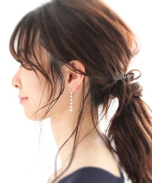 COCOSHNIK（ココシュニック）の「K10パールチェーン アシンメトリ スタッドピアス（ピアス（両耳用）・レディース・シルバー系・00）」の10枚目の写真