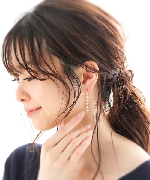 COCOSHNIK（ココシュニック）の「K10パールチェーン アシンメトリ スタッドピアス（ピアス（両耳用）・レディース・シルバー系・00）」の11枚目の写真