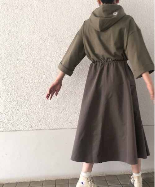 WORLD WIDE LOVE!（ワールドワイドラブ）の「異素材切り替えワンピース（ワンピース・レディース・ブラック/カーキ・1）」の8枚目の写真