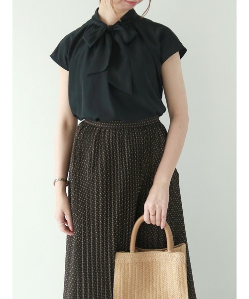 Te chichi（テチチ）の「デシン柄ボウタイブラウス（シャツ/ブラウス・レディース・ブラック/キャメル/ネイビー・ﾌﾘ-）」の2枚目の写真