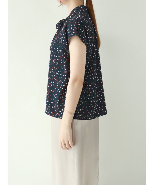 Te chichi（テチチ）の「デシン柄ボウタイブラウス（シャツ/ブラウス・レディース・ブラック/キャメル/ネイビー・ﾌﾘ-）」の18枚目の写真