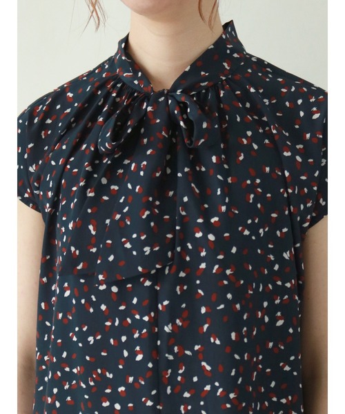 Te chichi（テチチ）の「デシン柄ボウタイブラウス（シャツ/ブラウス・レディース・ブラック/キャメル/ネイビー・ﾌﾘ-）」の16枚目の写真