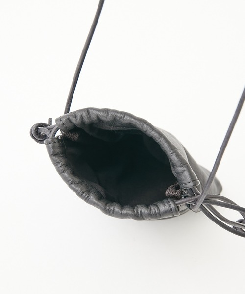 mormyrus（モルミルス）の「【MORMYRUS】ポーチショルダー/別注カラーあり（ショルダーバッグ・レディース・ブラック/ベージュ・FREE）」の4枚目の写真