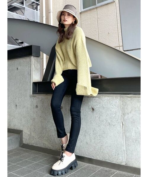 EMODA（エモダ）の「ワイドロールニット（ニット/セーター・レディース・ホワイト/グレー/イエロー・FREE）」の7枚目の写真