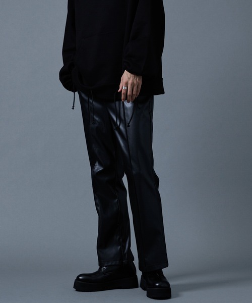 Ellno Loset（エルノロゼット）の「サイドジップビーガンレザーパンツ（その他パンツ・メンズ・ブラック・MEDIUM/LARGE）」の5枚目の写真