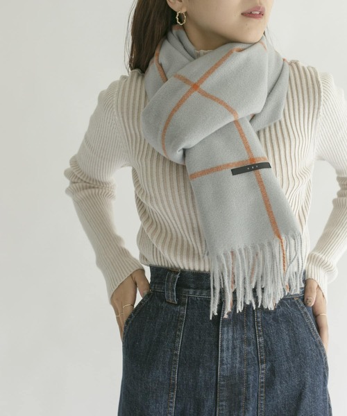 KBF（ケイビーエフ）の「ウィンドペンチェックストール（マフラー・レディース・ベージュ/ブラウン/ブルー・ONE）」の11枚目の写真