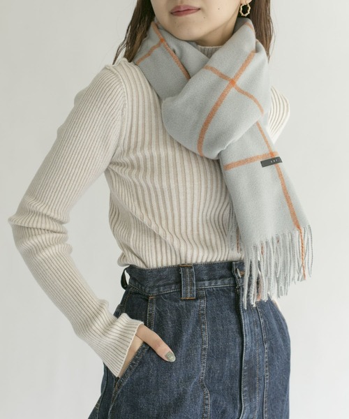 KBF（ケイビーエフ）の「ウィンドペンチェックストール（マフラー・レディース・ベージュ/ブラウン/ブルー・ONE）」の8枚目の写真