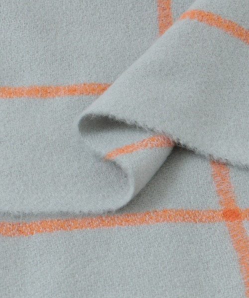 KBF（ケイビーエフ）の「ウィンドペンチェックストール（マフラー・レディース・ベージュ/ブラウン/ブルー・ONE）」の16枚目の写真