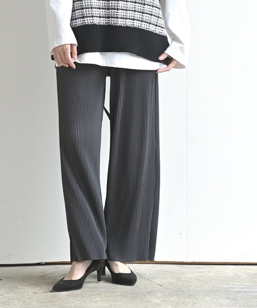 rps（アールピーエス）の「カットプリーツパンツ（その他パンツ・レディース・ピンク/グレイッシュベージュ/グリーン/ダークグリーン/チャコールグレー/パープル/ブラック/オレンジ/モカ/ライトベージュ・M）」の3枚目の写真