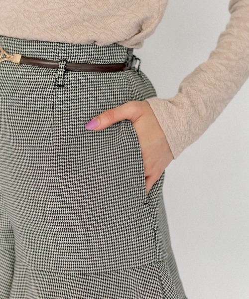 OLIVE des OLIVE（オリーブデオリーブ）の「裾ラッフルベルト付ショートパンツ（その他パンツ・レディース・オフホワイト/ブラック/アイボリー・FREE）」の22枚目の写真