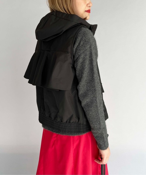 PICCIN（ピッチン）の「後ろフリルフード付中綿ベスト（その他アウター・レディース・ブラック/カーキ・M）」の2枚目の写真