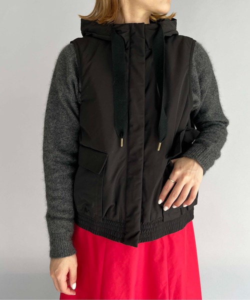 PICCIN（ピッチン）の「後ろフリルフード付中綿ベスト（その他アウター・レディース・ブラック/カーキ・M）」の3枚目の写真